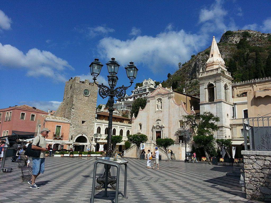 piazza-ix-aprile-taormina